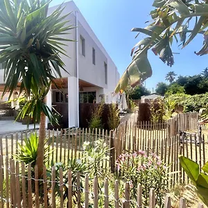 Hébergement de vacances Bas De La Sablhyeres- 300m De La Capte - 2 Hebergements Disponibles, Hyères